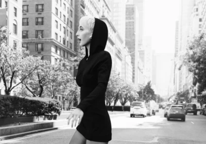 Emma Chamerlain in Stuart Weitzman's autumn 2025 campaign. Credits: Stuart Weitzman.